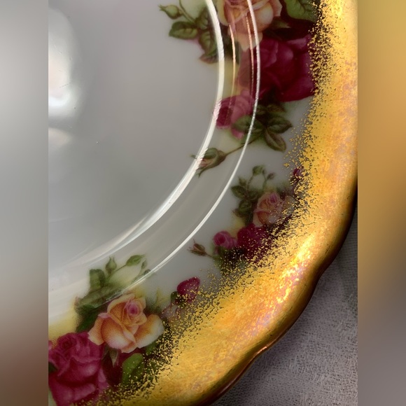 5-piece place setting of ‘Golden Rose’ by Royal Chelsea. - Picture 6 of 16